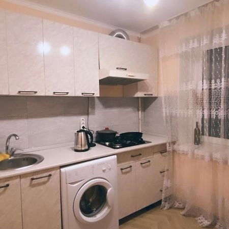 2 Комн Квартира На Новой Площади Apartment Almaty Exterior photo