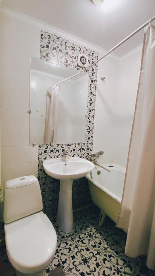 2 Комн Квартира На Новой Площади Apartment Almaty Exterior photo